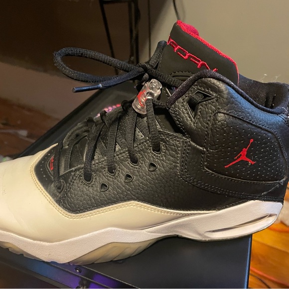 Jordan’s size 7y - Picture 1 of 3